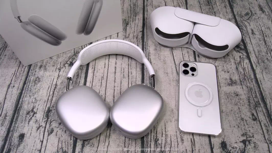 AirPods Max 2024